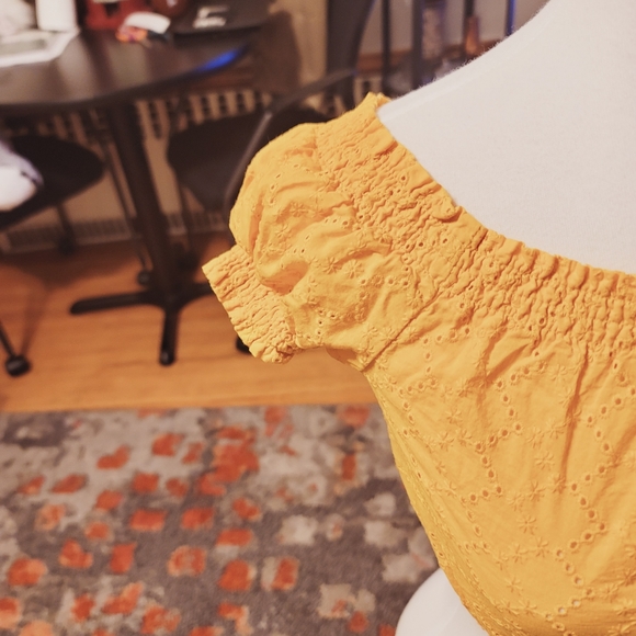 Divided H & M Halter off the Shoulder Top - Picture 6 of 7